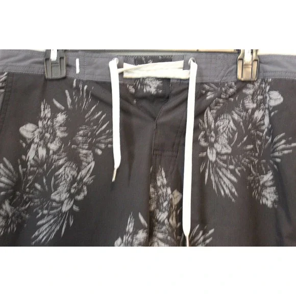 Vuori Cruise BoardShort Black Vintage Floral Gray Men's Board Shorts 32 H14054 - Picture 4 of 13
